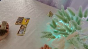 Мужчина на расстоянии интересуется ли тобой❓