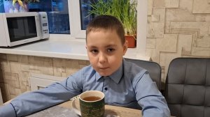 Вот так мы сегодня собирались на работу, песню учили на музыке, включил на Алисе, очень трогательно)