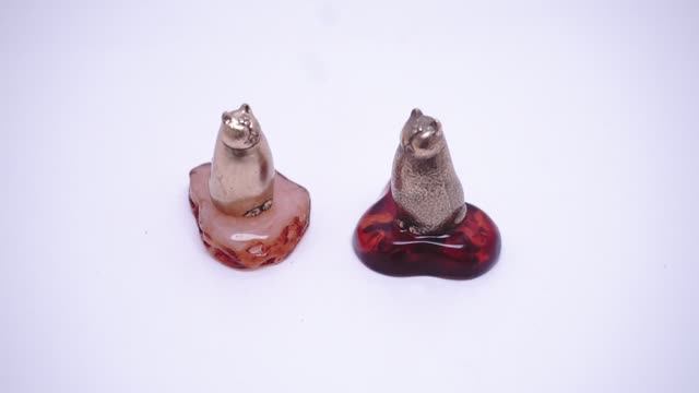 Фигурка Кот Балтийский на подставке янтарь бронза латунь кошка интерьер декор 4135