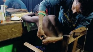 Массаж головы уличного парикмахера с сильным запястьем ASMR ｜ Индийское масло Ma