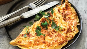 делаю омлет.