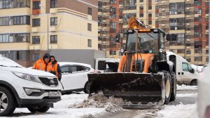 В Новом Пушкино очищают дворы от снега