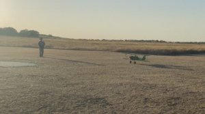 в вечернем солнце проводил....