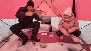 Зимняя рыбалка на озере Имандра в первый день весны) Катюшкины секреты приманивания рыбов(