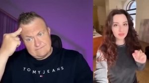 ДЕВОЧКА А ТЫ ЕМУ ЗАЧЕМ