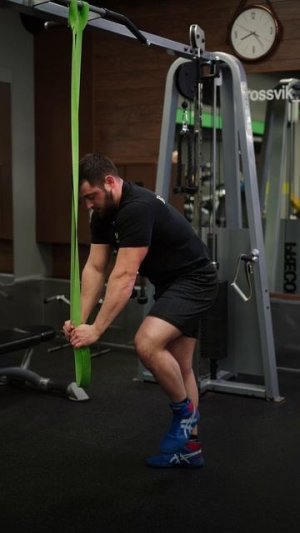 Как легко начать подтягиваться в зале