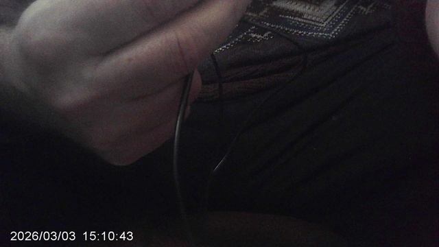 У испорченной бытовой лампочки выпаял один SMD-светодиод, и включил его от 5В