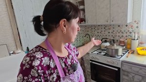 В тихом омуте черти водятся. Так на жену кричал, что охрип.