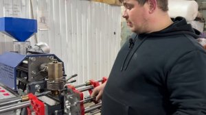 Видео-инструкция пользователя мини экструзионно-выдувной машины производства ПК ЭКСКЛЮЗИВ-НОВО