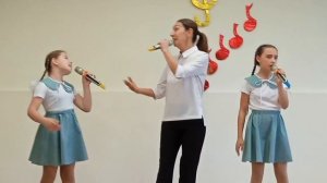 Ретро-песня «Хорошие девчата» из фильма «Девчата» - трио (педагог и ученики)