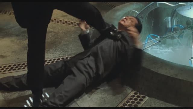 Смокинг: Финальная разборка в лаборатории (Часть 1)