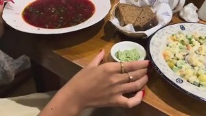 Беженец🇮🇩Бали. ПРЕДЛОЖИЛ СИНДИ ЖИТЬ ВМЕСТЕ! ПОКУПАЕМ СИНДИ КРОССОВКИ. БОРЩ, КВАС И ОЛИВЬЕ