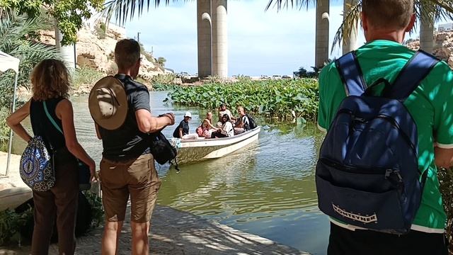 Ждём свою лодку-переправу!