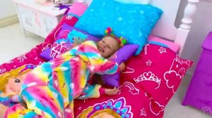 Настя и Мартин показывают как важно дружить в школе [get.gt]