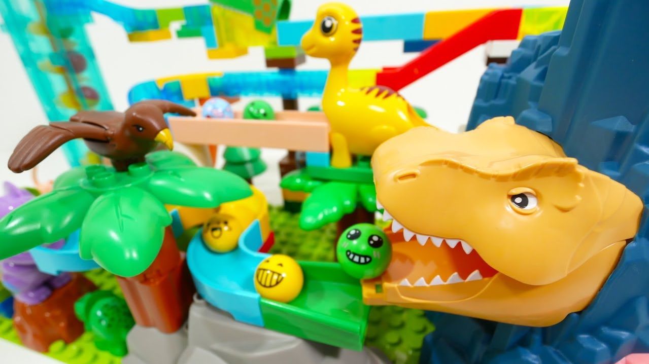 СТРОИМ ГОРКУ ДЛЯ ШАРИКОВ С БОЛЬШИМ ДИНОЗАВРОМ АСМР ВИДЕО ДЛЯ ДЕТЕЙ ДЕТСКИЙ КАНАЛ ИГРАЛКИ-ЗАЛИПАЛКИ