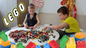 Играем с братом в конструктор и собираем машинки