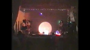 ТАНЕЦ ПОПУАСОВ. исп  средняя танцевалная группа. Постановка Валентины  Шиловой. Урдомская школа иск.