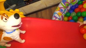 Распаковка игрушек и как Макс сгрыз волшебную палочку