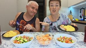 Мукбанг ОДЕРЖИМЫЕ фанаты угрожают нам РАСПРАВОЙ! Болталка и семейный ужин в России