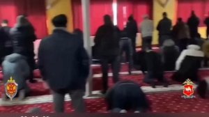 Ого,сколько народу собралось"Силовики не ожидали увидеть такое зрелище в помещении под Челябинском.