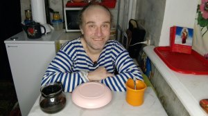 ужин с Рыжулей. сам, наглец, жру, а про кота забыл. мукбанг. обжор. еда на камеру. диета. шизофрения