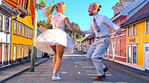 Dancing Boogie Woogie in a MINIATURE TOWN! - Sondre & Tanya. #Танцы