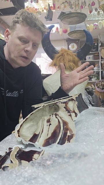 разбил антиквариат