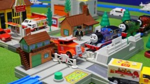 ПаровозикиТомас и его друзья, учиться переезжать через мостик и развиваем дороги.#дети#видеодлядетей