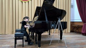 10. А. Роули - «Снег идет». Исполняет Каджоян Эва (3 класс)