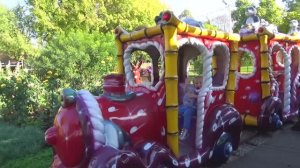 Настя и Макс ищут Хлою в парке аттракционов и на детско