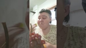 здеся света купила виноград и кушаю пасматри 👍👍👍 👍👍👍👍👍