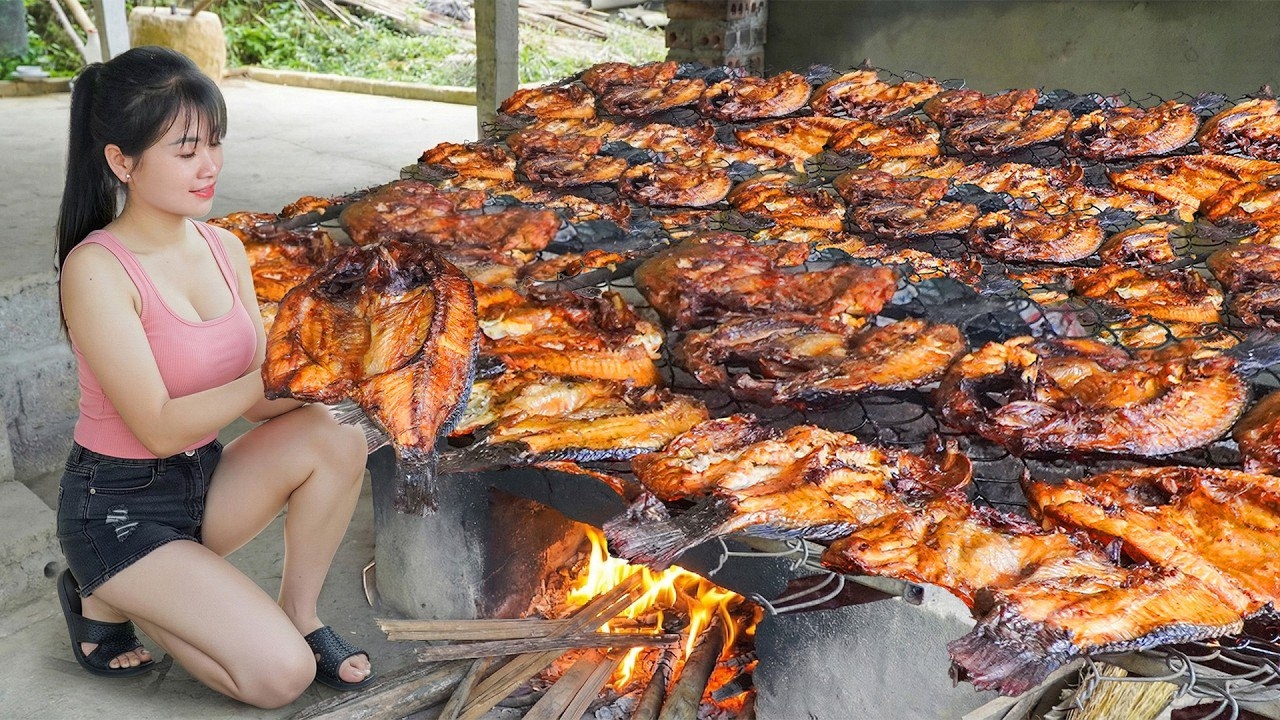 Обработка копченой рыбы и свинины. Заготовки большого количества копченостей для продажи. Нхат