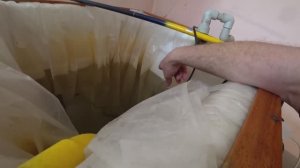 Потеплело, начинаем работать. Потек отстойник, надо будет менять