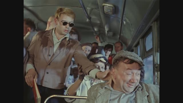 Закон есть закон! Фрагменты из фильма "Операция «Ы» и другие приключения Шурика". 1965 г.