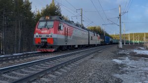 Электровоз «Ермак» 2ЭС5К-386 с грузовым поездом на перегоне, 2025 год