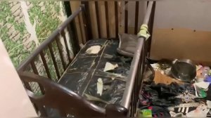 МОЛОДАЯ МАТЬ БРОСИЛА ТРЕХЛЕТНЕГО СЫНА СРЕДИ МУСОРА