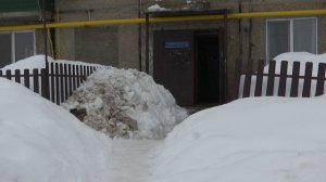 В селе Усады с приходом плюсовой температуры с крыш домов сошел снег