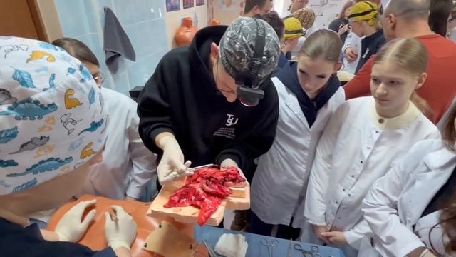 Бэкстейдж воркшопа: как мы создавали хирургическую операционную в стенах института