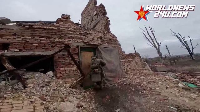 Russian Assault units of the Pskov paratroopers captured a Ukrainian Armed Forces stronghold смотреть онлайн