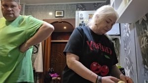 КАЖДЫЙ ЗАНЯТ СВОЕЙ ГОТОВКОЙ!ХЛОПОЧЕМ ПО КУХНЕ!