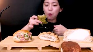 모찌 찐빵대부도에서 유명한 모찌 찐빵 먹방 Salt Castella Milk Pistachio Mochi steamed bread ASMR Mukbang