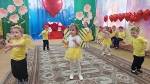 8 МАРТА. Танец "Весёлые пчёлки"