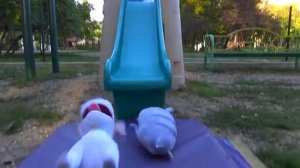 Настя и Макс ищут Хлою в парке аттракционов и на детской площадке - ВЛОГ [get.gt]