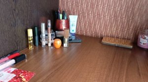 Декоративная косметика в использовании (не project pan)