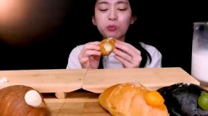 노티드에 소금빵노티드의 크림 가득한 크림빵과 소금빵 먹방 Knotted - Milk Melon Pistachio Salt bread ASMR Mukbang