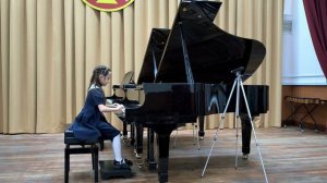 2. Украинская народная песня. Исполняет Юрьева Мария (1 класс)