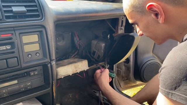 Opel Vectra A. ПРОБУЮ ЗАПУСТИТЬ ДВИГАТЕЛЬ СПУСТЯ ГОД ПРОСТОЯ В ГАРАЖЕ. Какие возникли проблемы?!