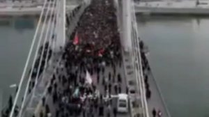 ⚡️Десятки тысяч людей выходят на улицы в Ирака, чтобы выразить солидарность с Ираном и осудить США