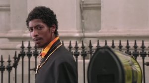 Медальон: Погоня за чернокожим бандитом