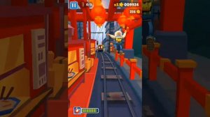 ИГРАЕМ В ДОГОНЯЛКИ НА КРЫШАХ ПОЕЗДОВ!!! ( SUBWAY Surfers ) | ДРАГНИЛ